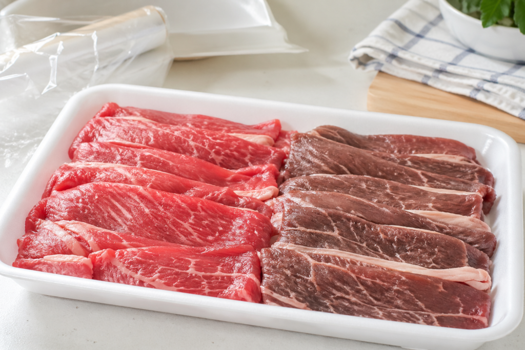 牛肉が茶色く変色しても大丈夫？腐敗との見分け方